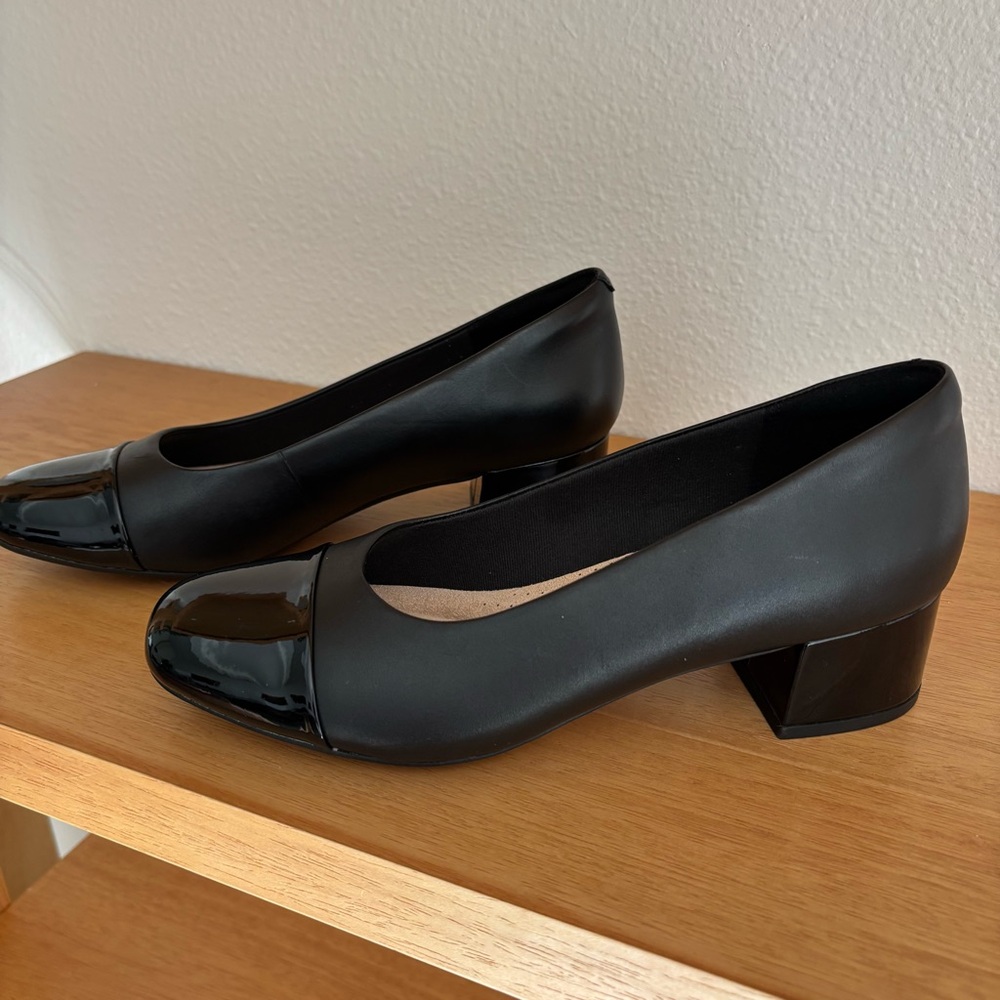 Clarks Collection Cap Toe Block Heel Pumps - Picture 10 of 11
